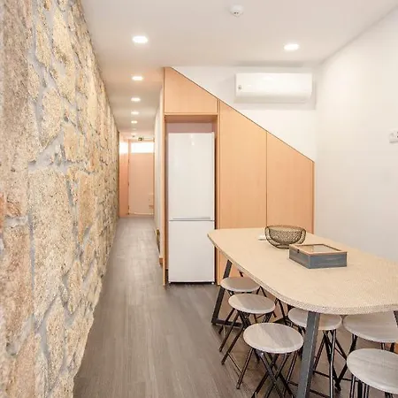 Liiiving In - Downtown Spacious