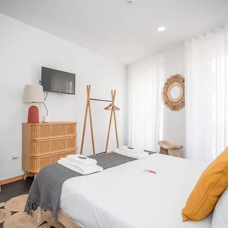 Liiiving In - Downtown Spacious *