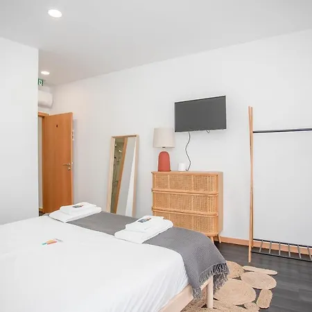 Liiiving In - Downtown Spacious Porto