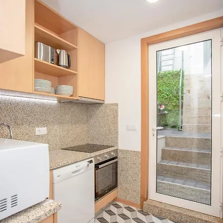 Liiiving In - Downtown Spacious